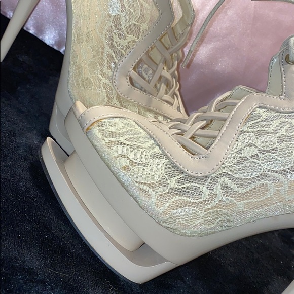 High heels - Picture 3 of 5